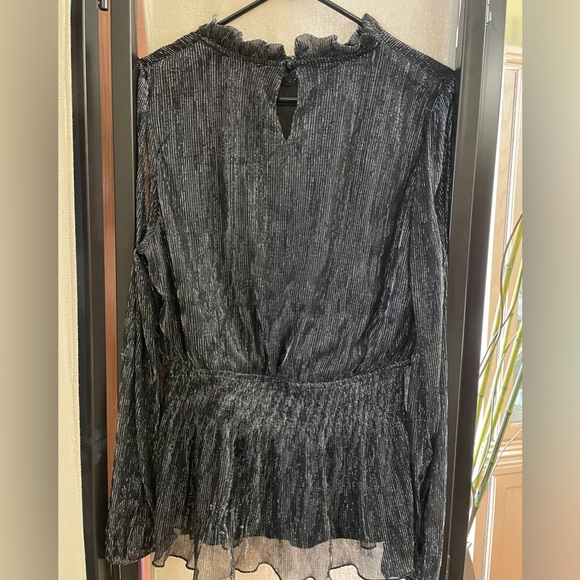 Elegant Black Women's Top - Picture 3 of 9